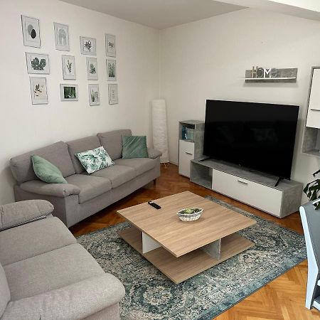 Arena Apartment With 3 Bedrooms In The City Center Pula Exterior foto