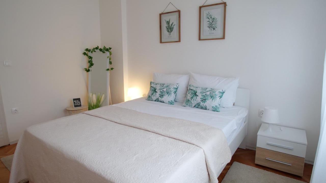 Arena Apartment With 3 Bedrooms In The City Center Pula Exterior foto