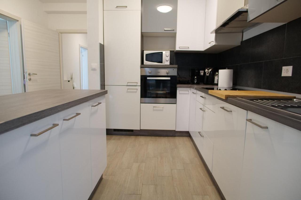 Arena Apartment With 3 Bedrooms In The City Center Pula Exterior foto