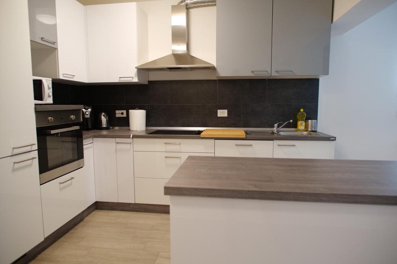Arena Apartment With 3 Bedrooms In The City Center Pula Exterior foto